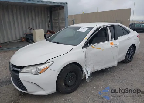 2017 Toyota Camry Le z USA, uszkodzony, nr VIN 4T1BF1FK9HU371079